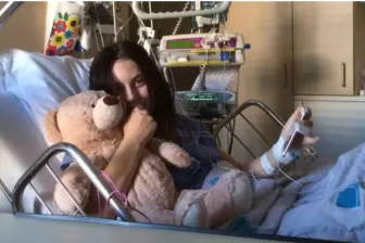 Manon in het ziekenhuis na het ongeval 