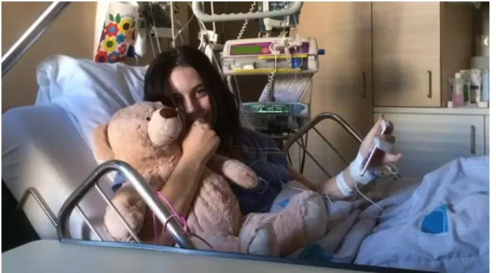 Manon in het ziekenhuis na het ongeval 